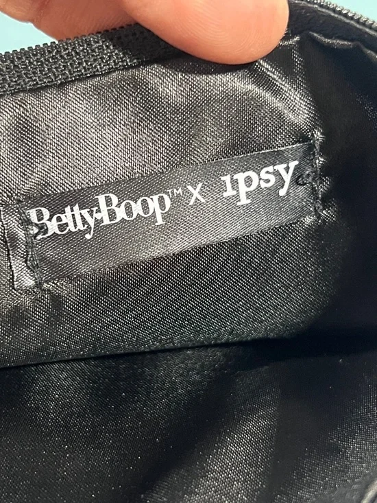 Betty Boop Black and Pink Heart Zip Pull Pouch - Picture 9 of 9